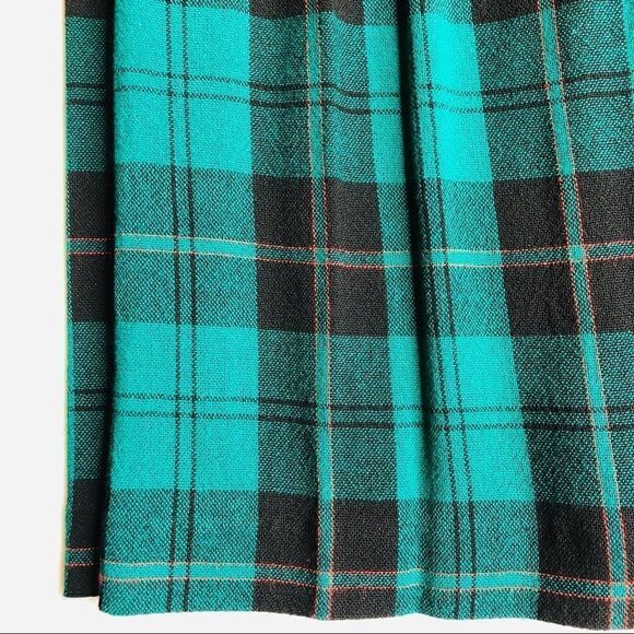 RUSS Plaid Pleated Skirt, Green Black - Picture 6 of 14